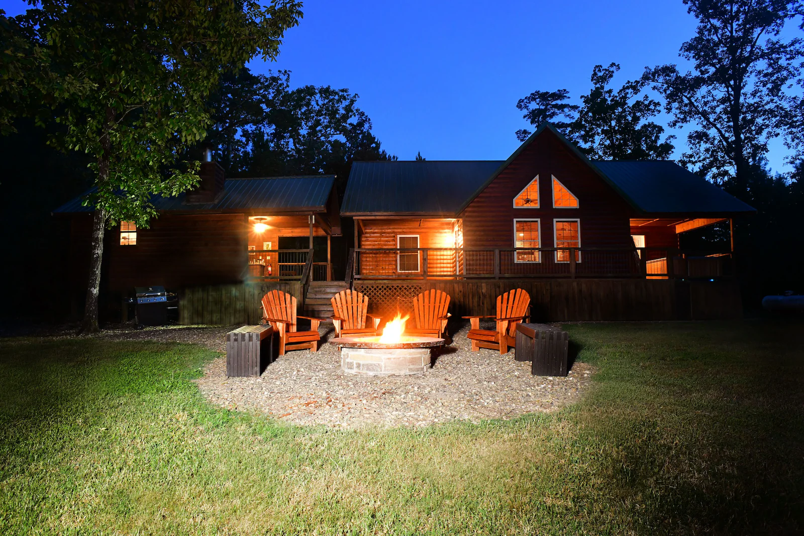 The Wild Buck, A Secluded Cabin that Borders the National Forest exterior
